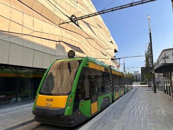 Zdjęcie przystanku tramwajowego znajdującego się na Alejach Marcinkowskiego w Poznaniu