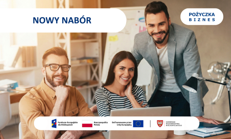 Grafika informacyjna z napisem „NOWY NABÓR” oraz logotypem „Pożyczka Biznes”. Zdjęcie przedstawia uśmiechnięty zespół osób pracujących przy laptopie w biurze. Na dole grafiki znajduje się biały pasek z logotypami: Fundusze Europejskie dla Wielkopolski, Rzeczpospolita Polska, Dofinansowane przez Unię Europejską oraz Samorząd Województwa Wielkopolskiego.